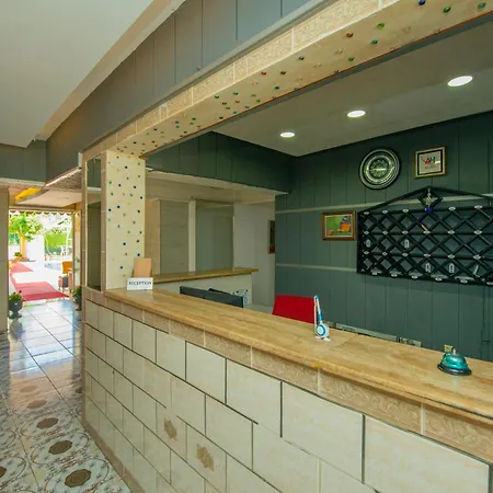 ホテル Alis フェティエ